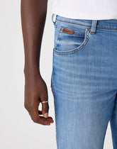 MĘSKIE SPODNIE JEANSOWE WRANGLER TEXAS SLIM LIGHT STRIKE W12SQ148S 112126516